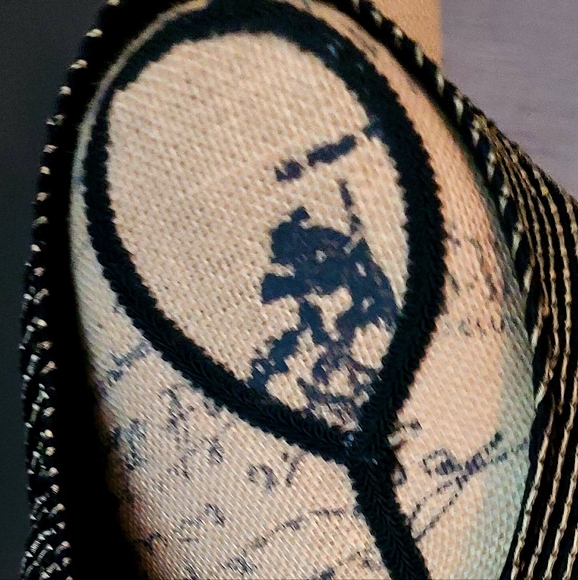 Peter Nygard size XL Sleeveless Tank shirt Black and Gold. material stretches. - Picture 6 of 10